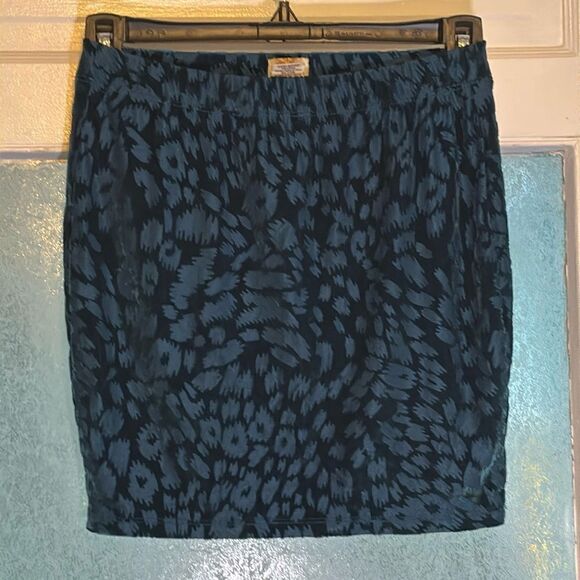 Mudd Women’s Dark Teal Animal Print Stretchy Velvet Mini Pencil Skirt Size XS - Picture 1 of 4